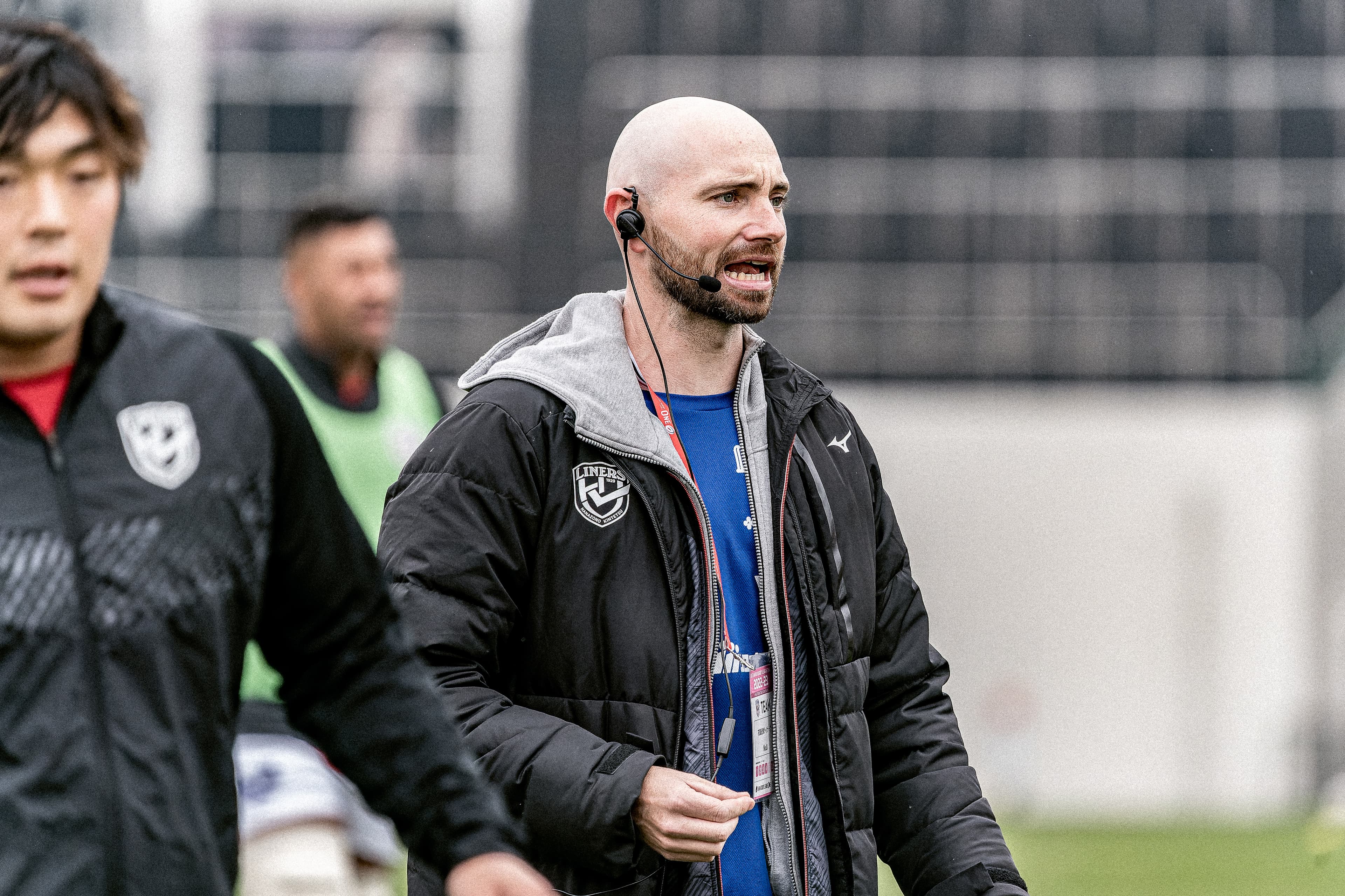 Louis Dallimore coaching at Kintetsu Liners